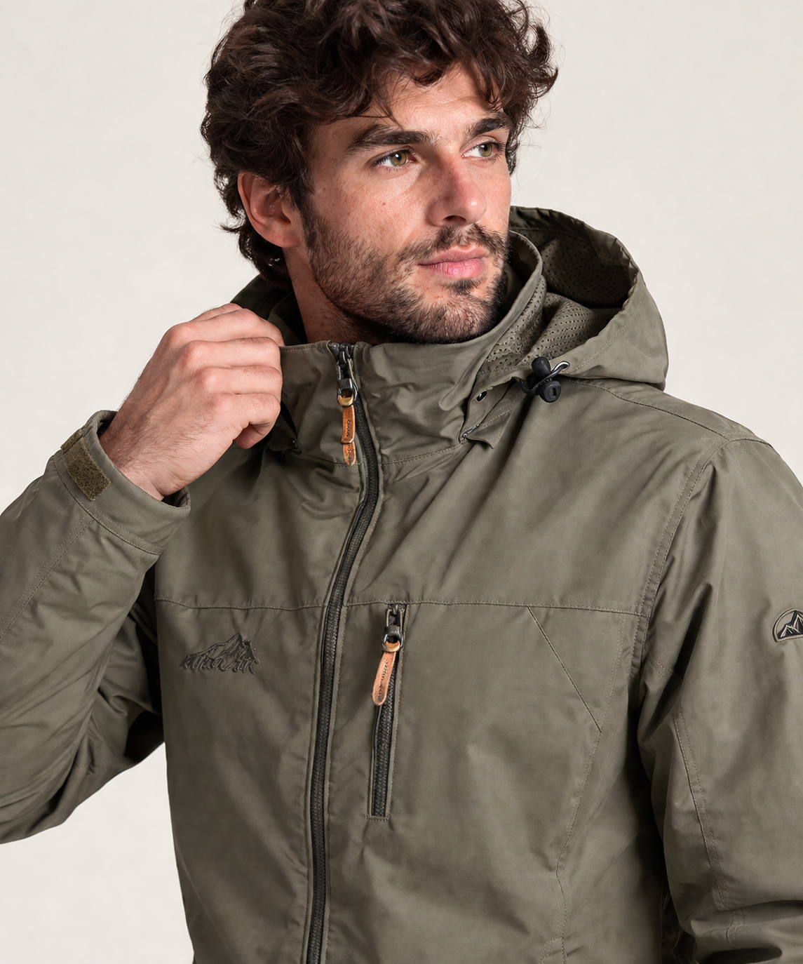 Jaqueta Corta-Vento Masculina com Capuz – Leve para Uso Outdoor