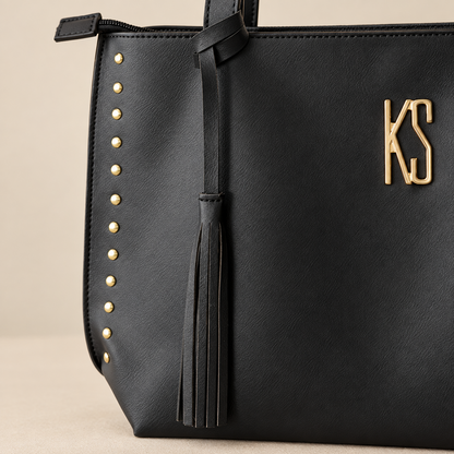 Detalhe da franja e rebites da Bolsa London preta