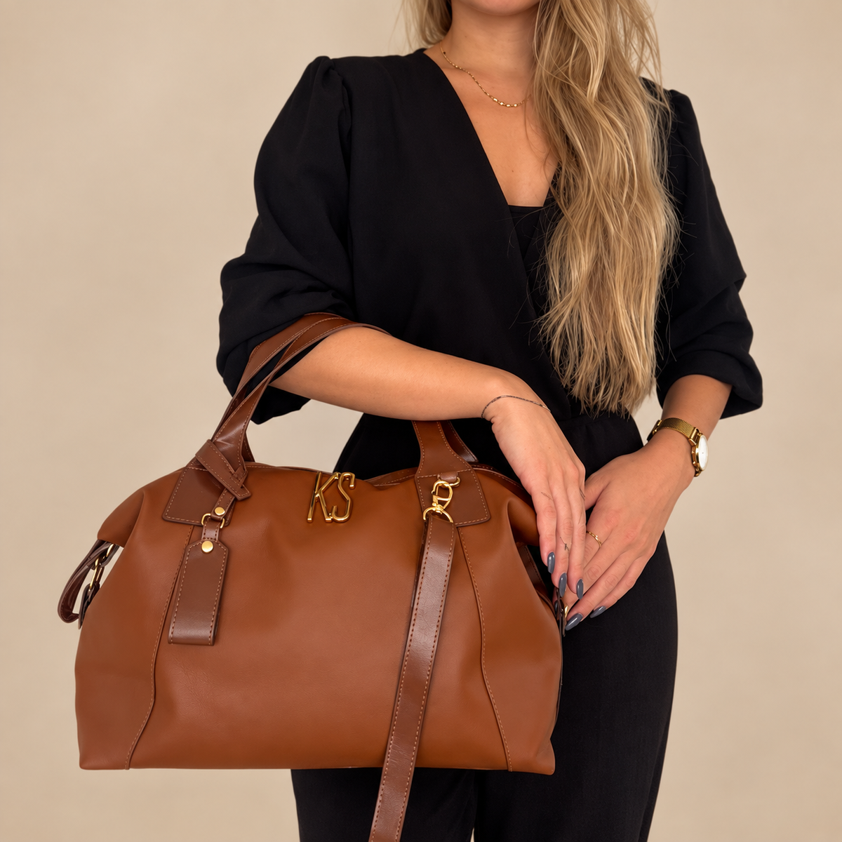 Bolsa Milão Basic Caramelo — modelo frente